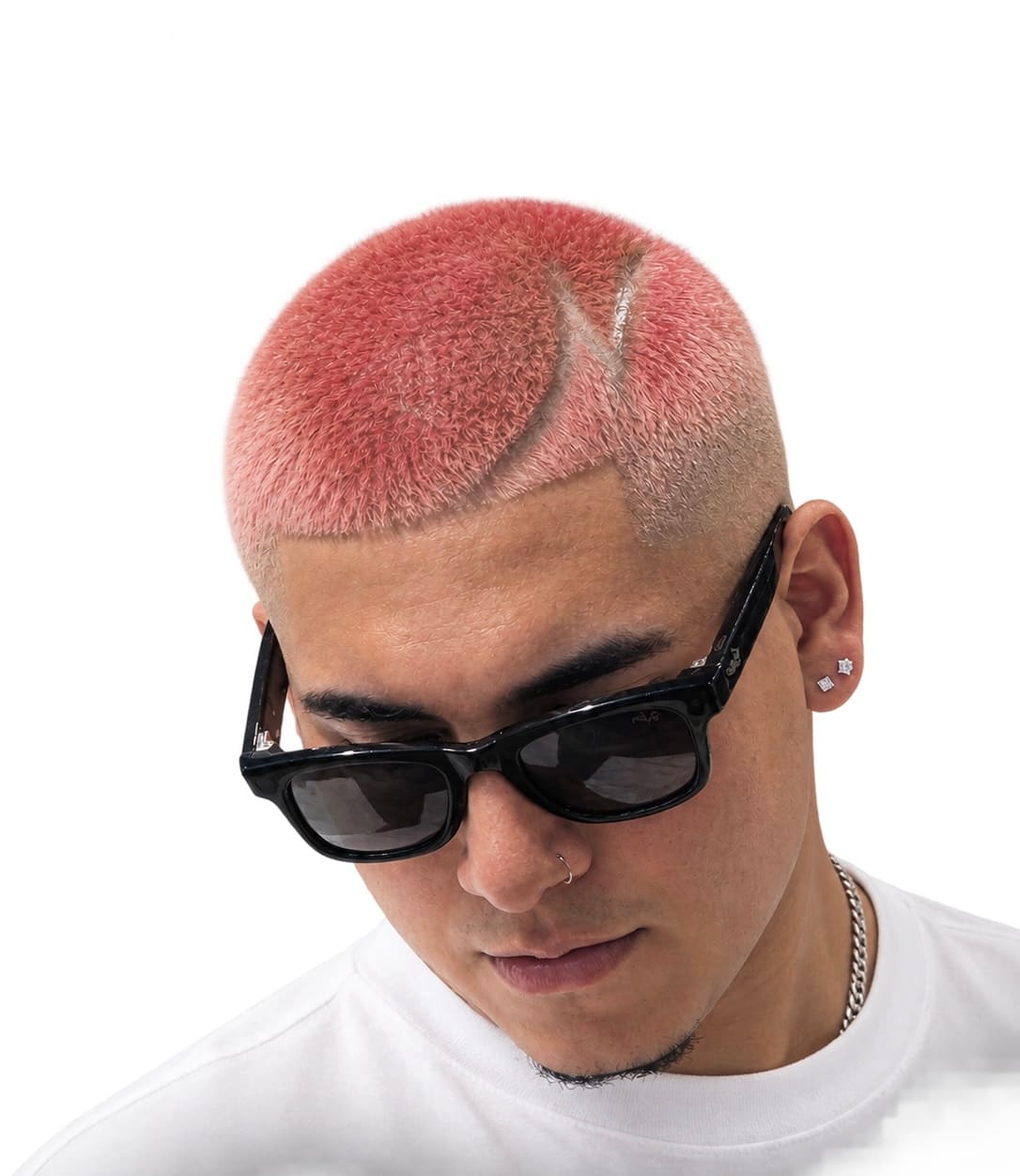 Decoloración completa en rosa con diseño rasurado